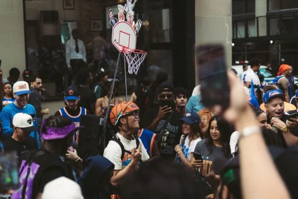 basketball team celebrating